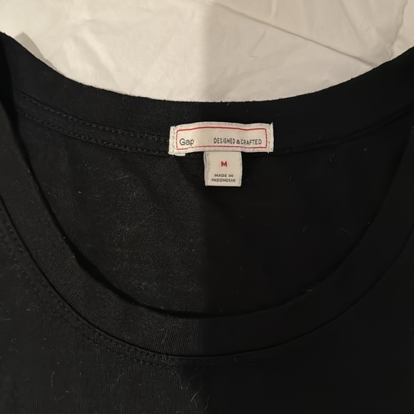 2- GAP size M tank tops - Picture 3 of 7